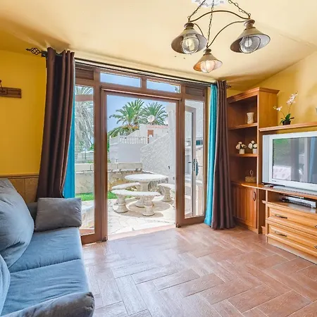 アパート Cozy Townhouse With A Garden. プラヤ・デ・ラス・アメリカス